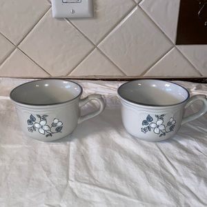 Vintage Covington Avondale Stoneware vintage mugs set of 2
